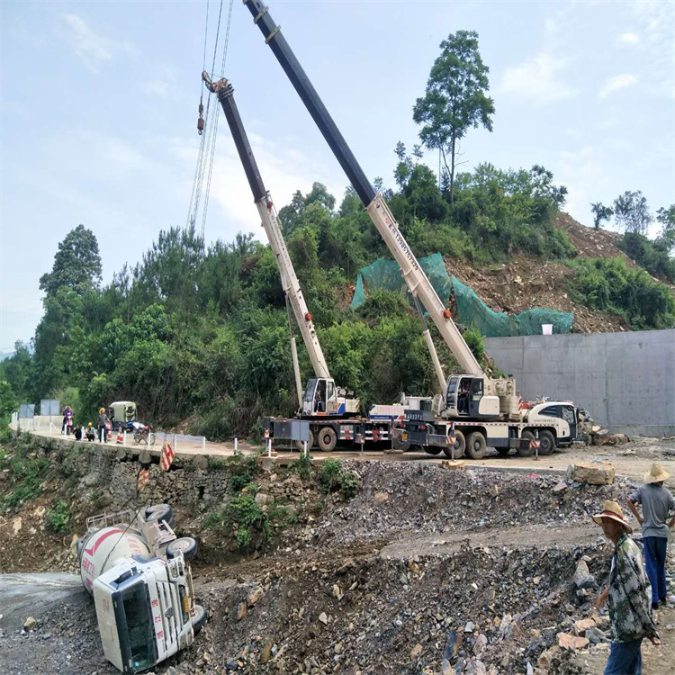 攀枝花汽车掉沟里叫吊车救援要多少钱
