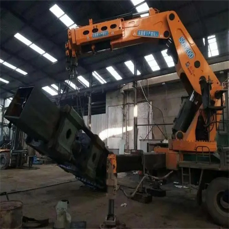 攀枝花130吨折臂吊车出租吊机租赁附近电话