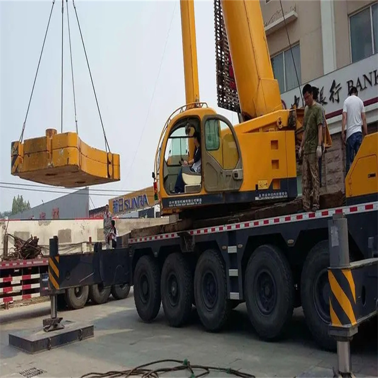 攀枝花当地吊车出租|机器吊装|75吨|工厂搬迁服务